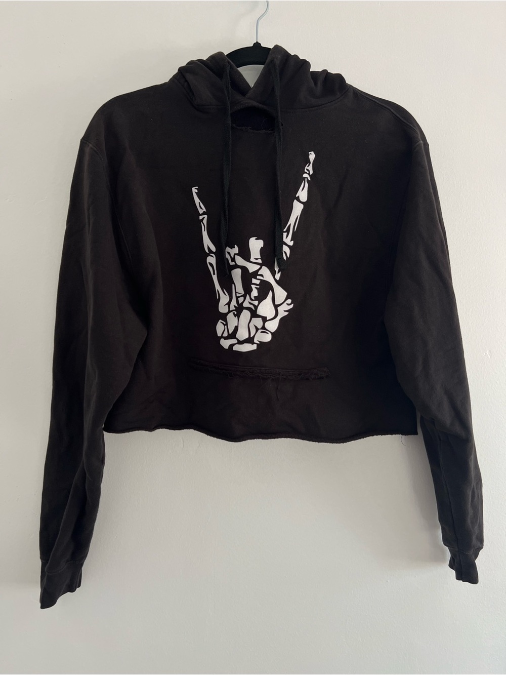The Drive Clothing Black Small Rock On Skeleton Hand Cropped Pullover Hoodie